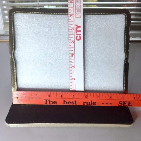 Gemline iPad Case Gold Leather Multi-Position - Picture 5 of 9